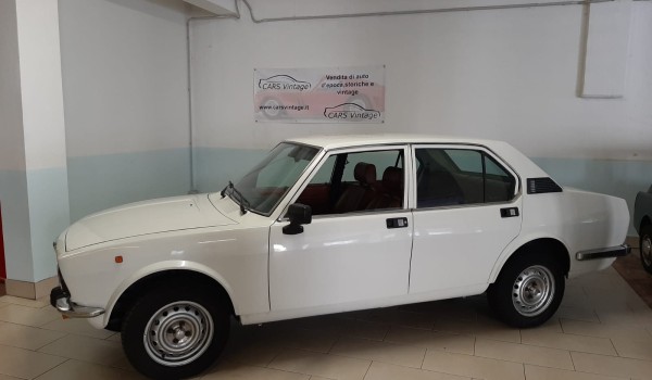 Alfa Romeo Alfetta 1.6 del 1981 con targhe originali MI